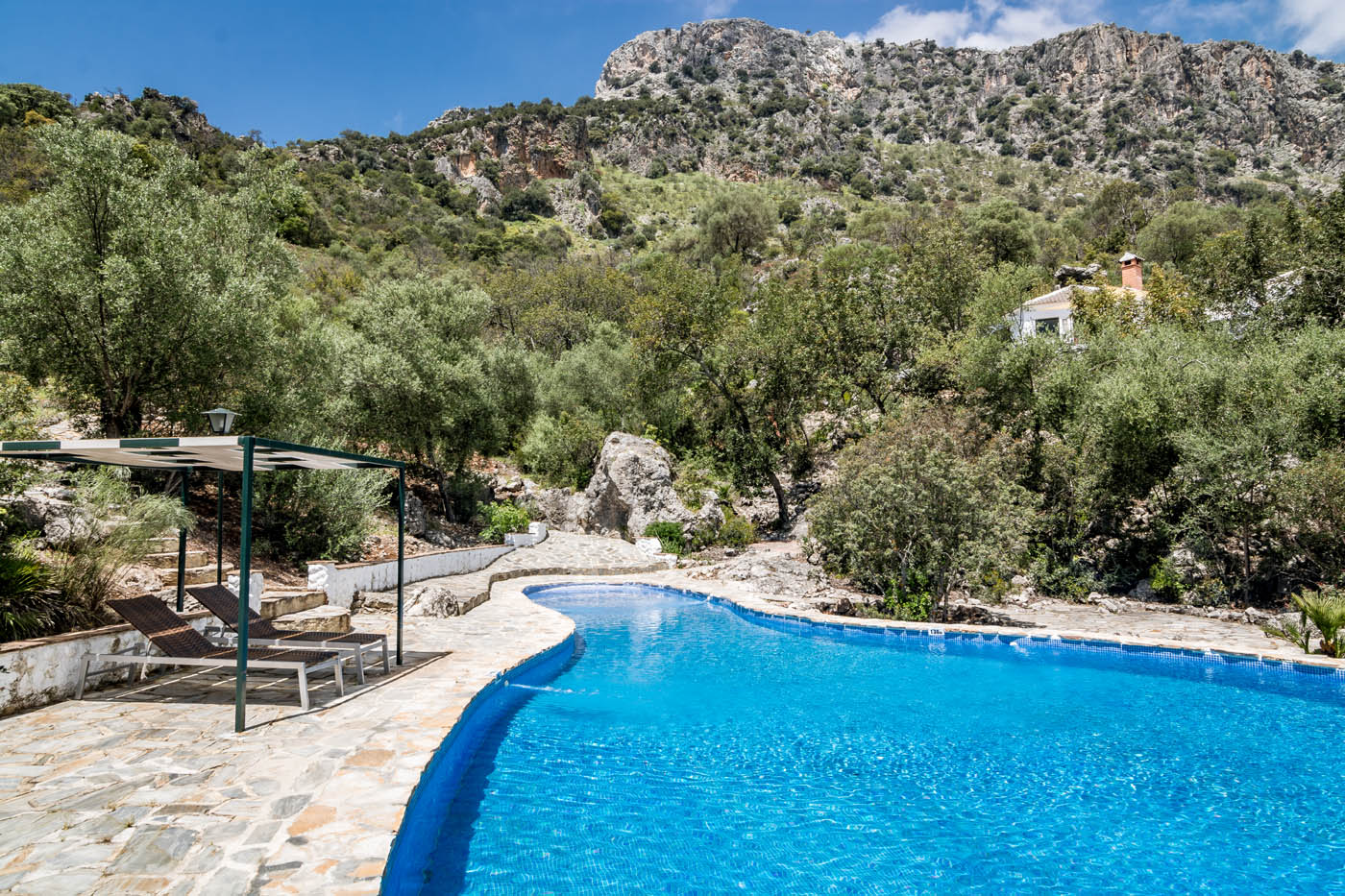 Piscina compartida y tu casita en la parte de atrás